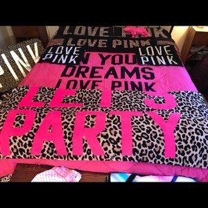 **Auria1982** Victoria’s Secret pink queen comf.